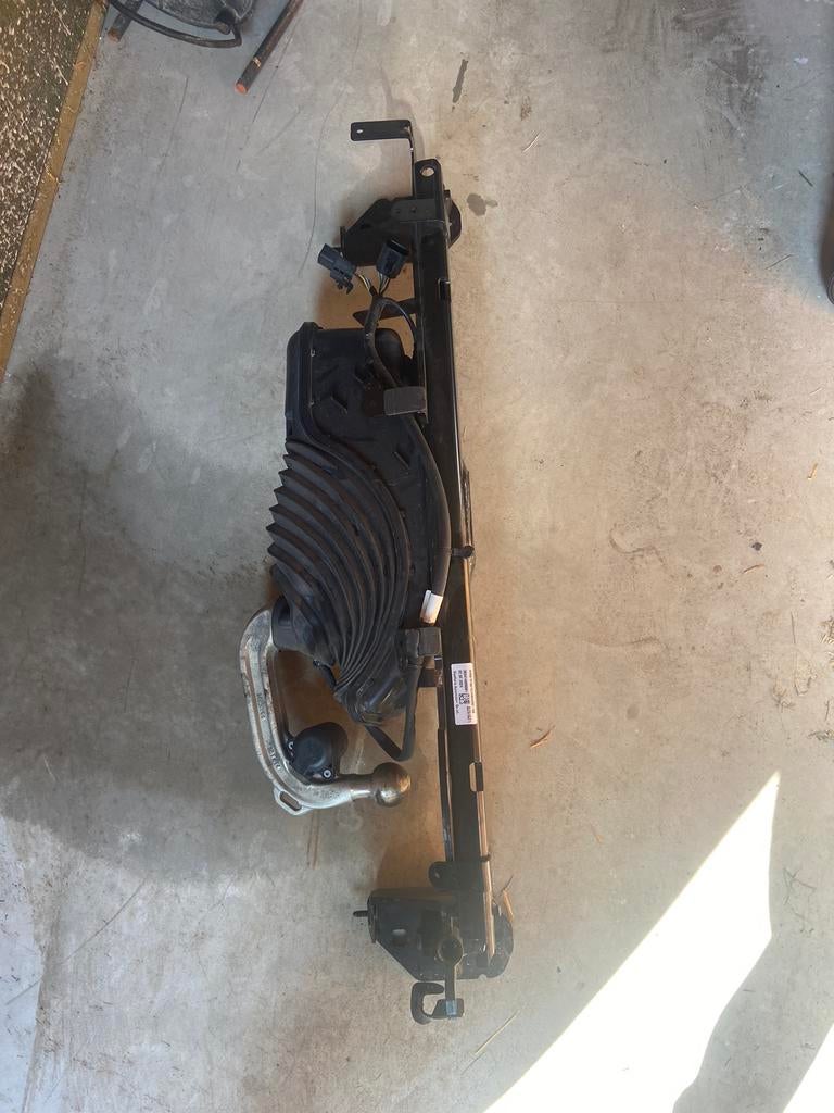 Trekhaak bmw komt van een 330e uit 2024 zgan, Auto-onderdelen, Ophalen of Verzenden, Gebruikt