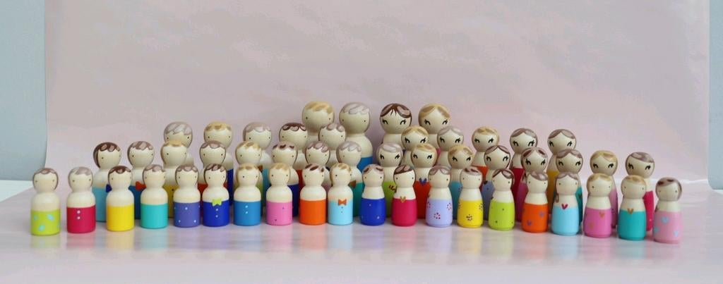 Familieopstelling poppetjes peg dolls kraam kado NEI, Ophalen of Verzenden