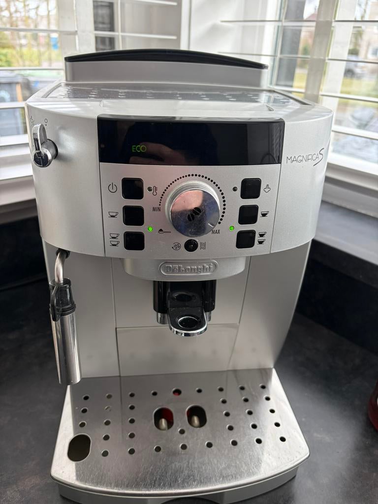 DeLonghi koffiemachine/ bonenmachine - €250, Stoompijpje, Gemalen koffie, Koffiemachine, Ophalen of Verzenden
