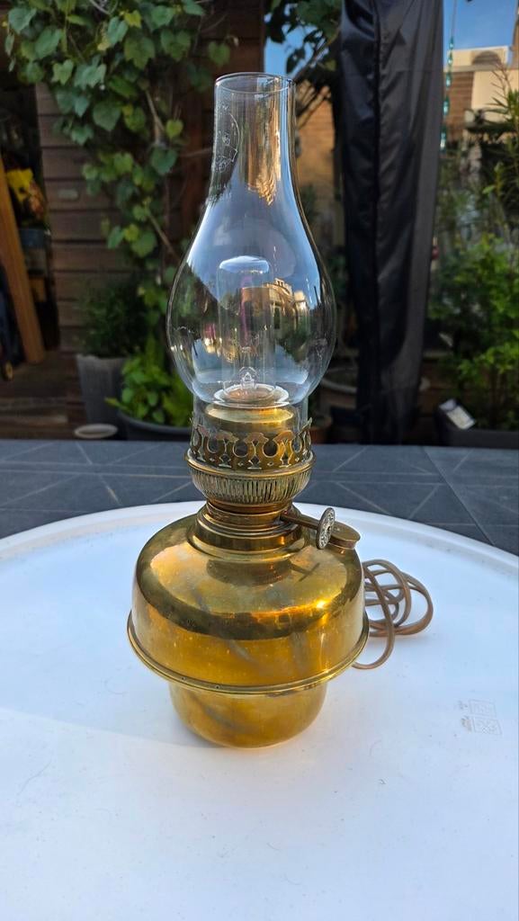 Antieke messing olielamp - omgebouwd naar elektrisch, Ophalen