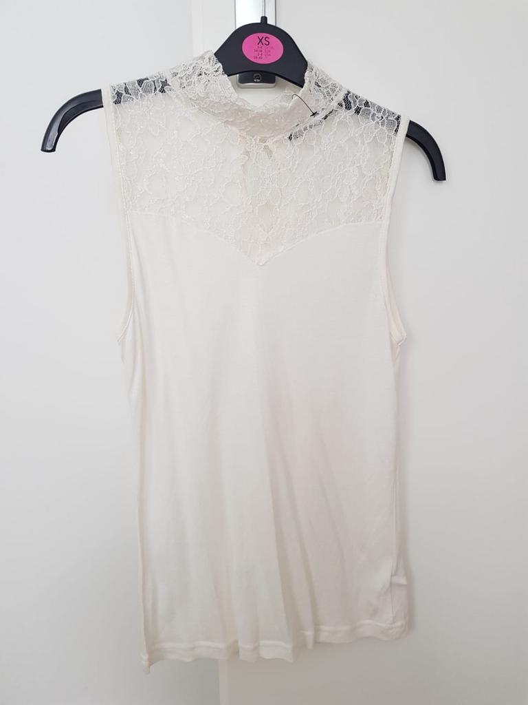 Mooie top met kant, Kleding | Dames, Ophalen of Verzenden, Nieuw, Maat 36 (S), Zonder mouw