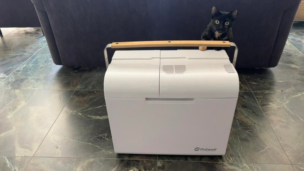 Outwell koelbox 12V en 230V en USB A poort voor laden, Ophalen, Gebruikt, Koelbox, Elektrisch