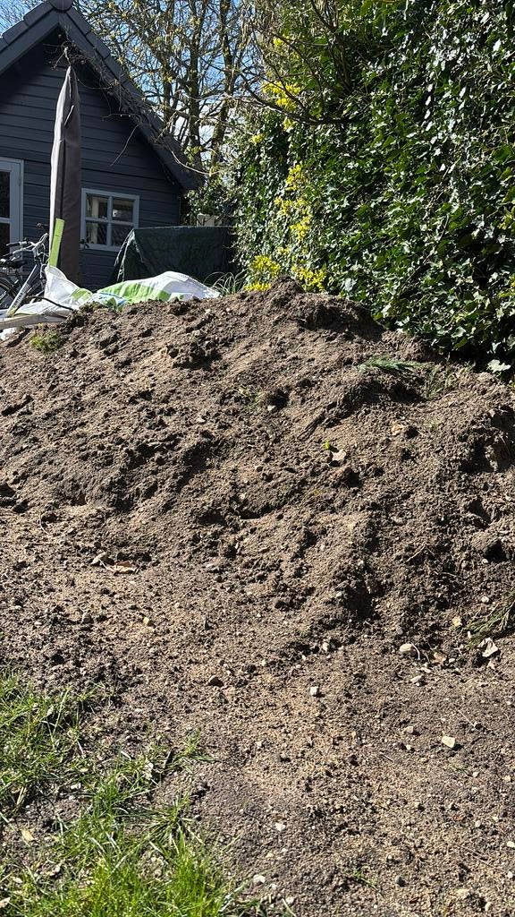 Zwarte tuingrond ~1,5 kuub GRATIS, Ophalen, Tuinaarde