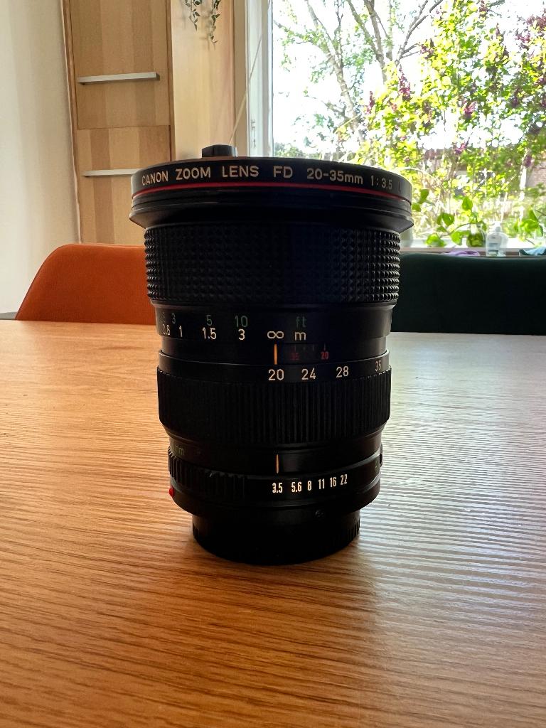 Canon FD 20-35mm F/3.5 L (Groothoek lens) - Perfecte staat, Ophalen of Verzenden, Zo goed als nieuw, Groothoeklens, Zoom