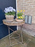 Gratis ophalen! Sidetable voor in de tuin | tuintafeltje, Ophalen, Gebruikt
