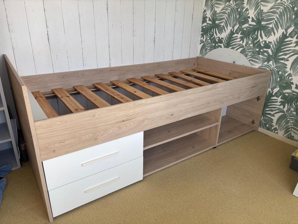 Bed Oslo van Leenbakker Eikenkleur/wit 90x200 cm, Huis en Inrichting, Slaapkamer | Bedden, Ophalen, Gebruikt, 90 cm, Eenpersoons