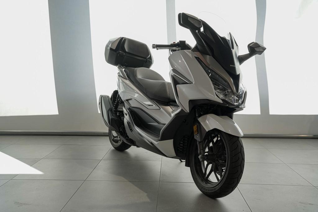 Honda NSS 350 FORZA (bj 2022), Motoren, Motoren | Honda, Scooter, Honda Benelux, Beechavenue 54
1119 PW  SCHIPHOL-RIJK, 12 t/m 35 kW