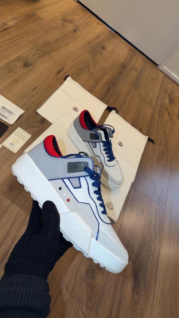Moncler schoenen maat 41 NIEUW, Wit, Nieuw, Ophalen of Verzenden, Sneakers of Gympen