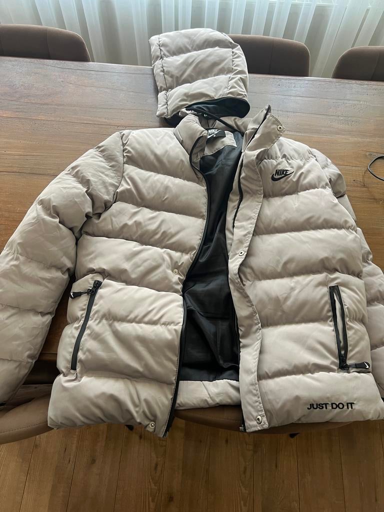 Nike jas maat S- Zo goed als nieuw, Ophalen of Verzenden, Zo goed als nieuw, Maat 46 (S) of kleiner, Beige