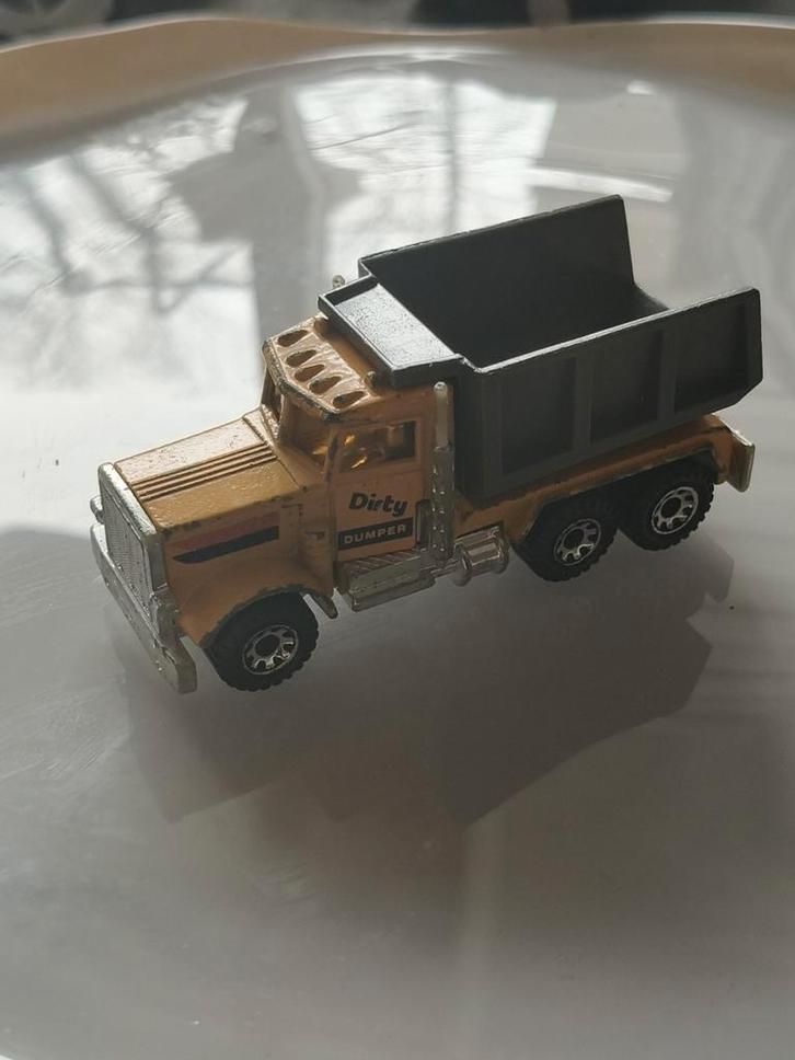 Matchbox Peterbilt 1981 'Dirty Dumper' - Macau, Hobby en Vrije tijd, Modelbouw | Auto's en Voertuigen, Gebruikt, Truck, 1:50 of kleiner