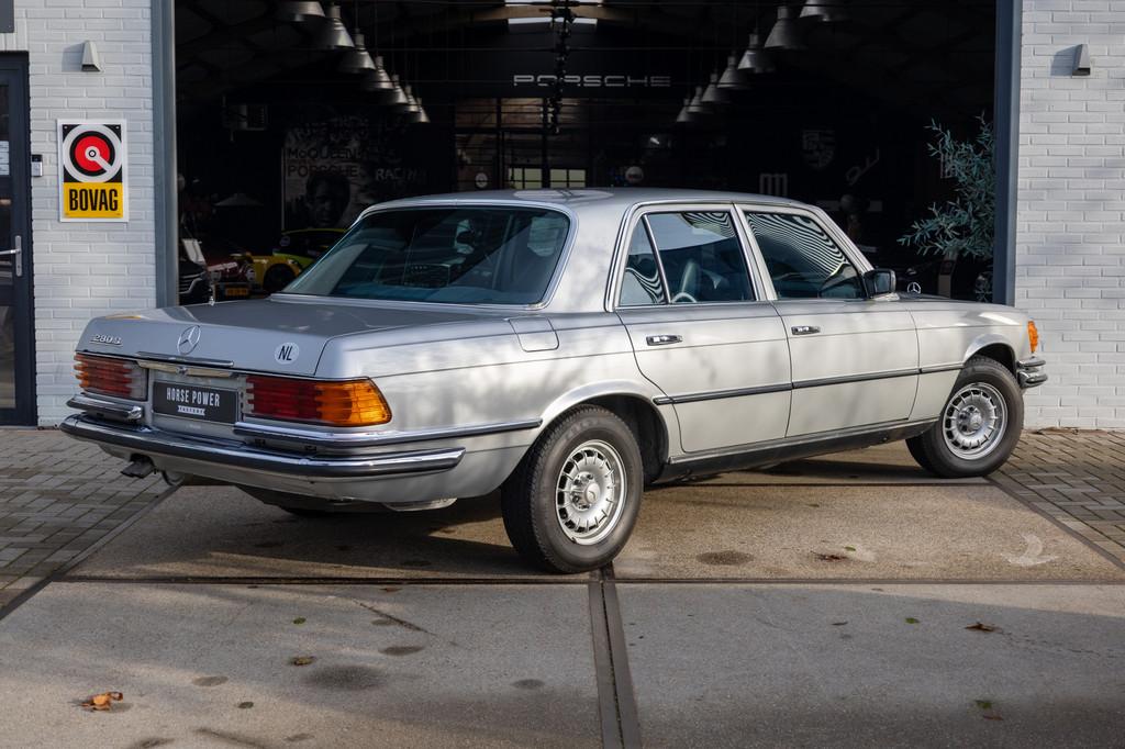 Mercedes-Benz S-Klasse 280 S W116 (bj 1977, automaat), Auto's, Oldtimers, Automaat, 156 pk, Leder en Stof, Mercedes-Benz