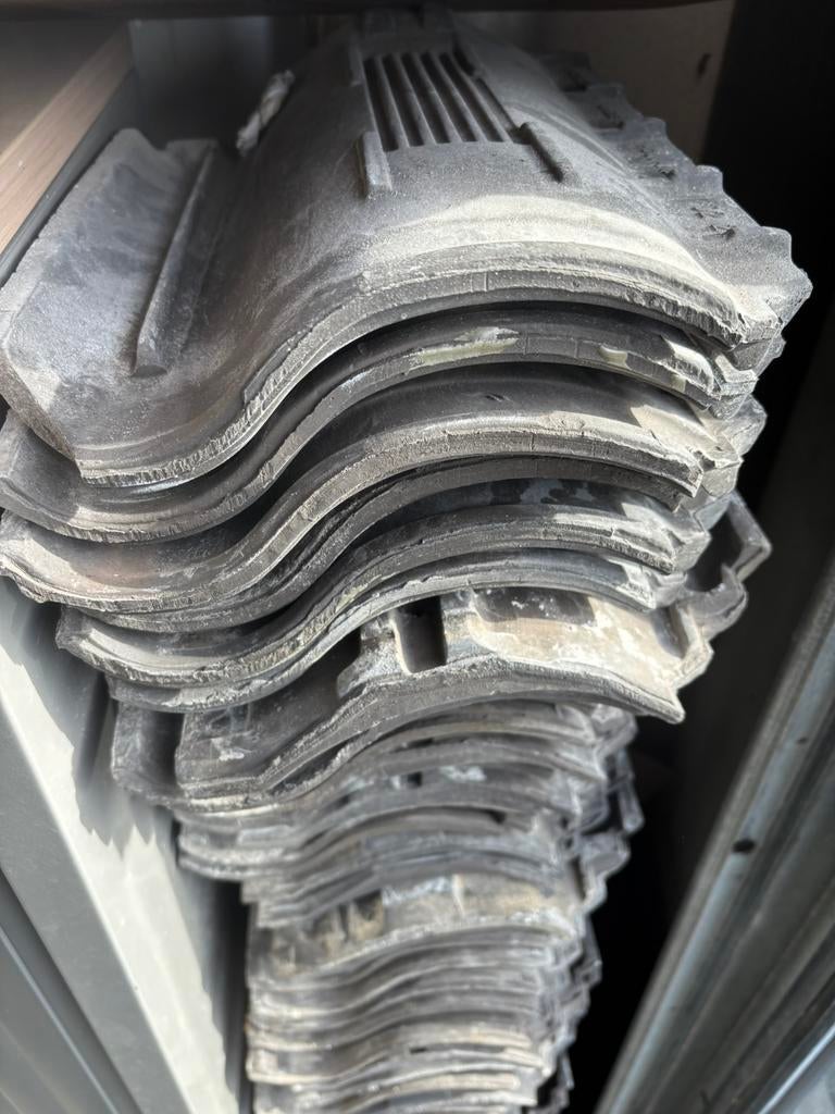 56 stuks dakpanen, Ophalen, Steen of Klei, Zo goed als nieuw, Minder dan 5 m²