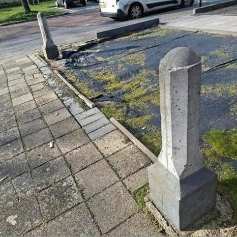 2x Betonnen palen -Afzetpalen €50 per stuk!!, Ophalen, Gebruikt