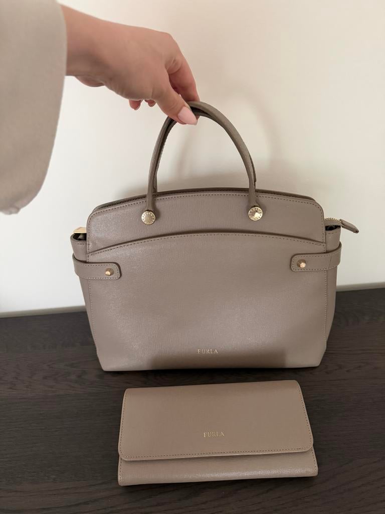 Furla tas en portemonnee in taupe, Sieraden, Tassen en Uiterlijk, Tassen | Damestassen, Ophalen of Verzenden, Zo goed als nieuw