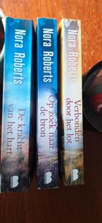 Nora Roberts - Teken van Zeven-trilogie (3 boeken), Ophalen of Verzenden, Gelezen, Nora Roberts, Nederland