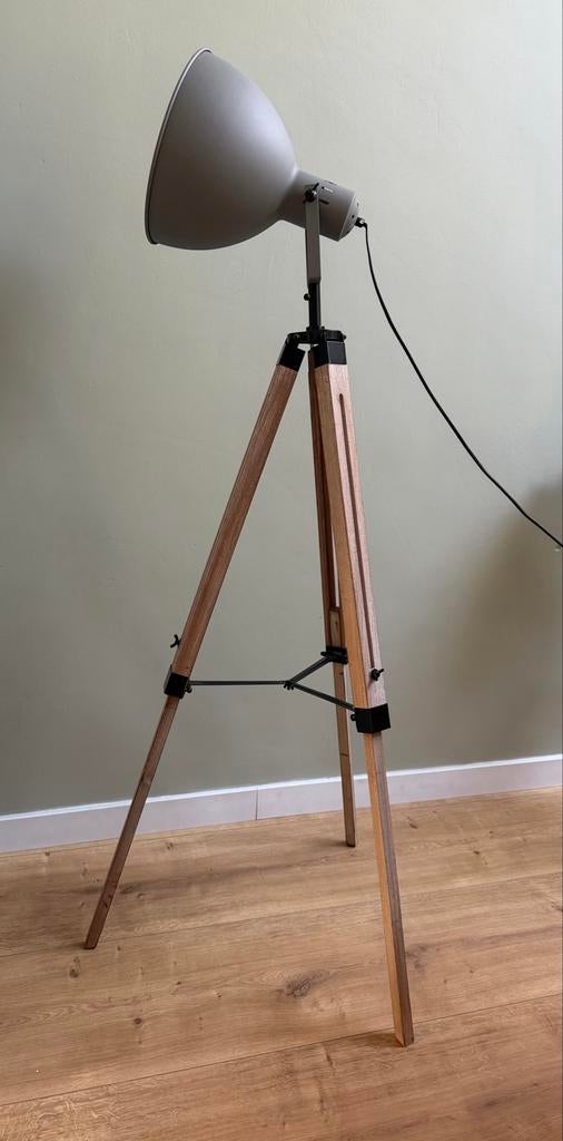 Qazqa Industriële Vloerlamp Tripod met Grijze Kap, Ophalen, Zo goed als nieuw, Hout, 100 tot 150 cm