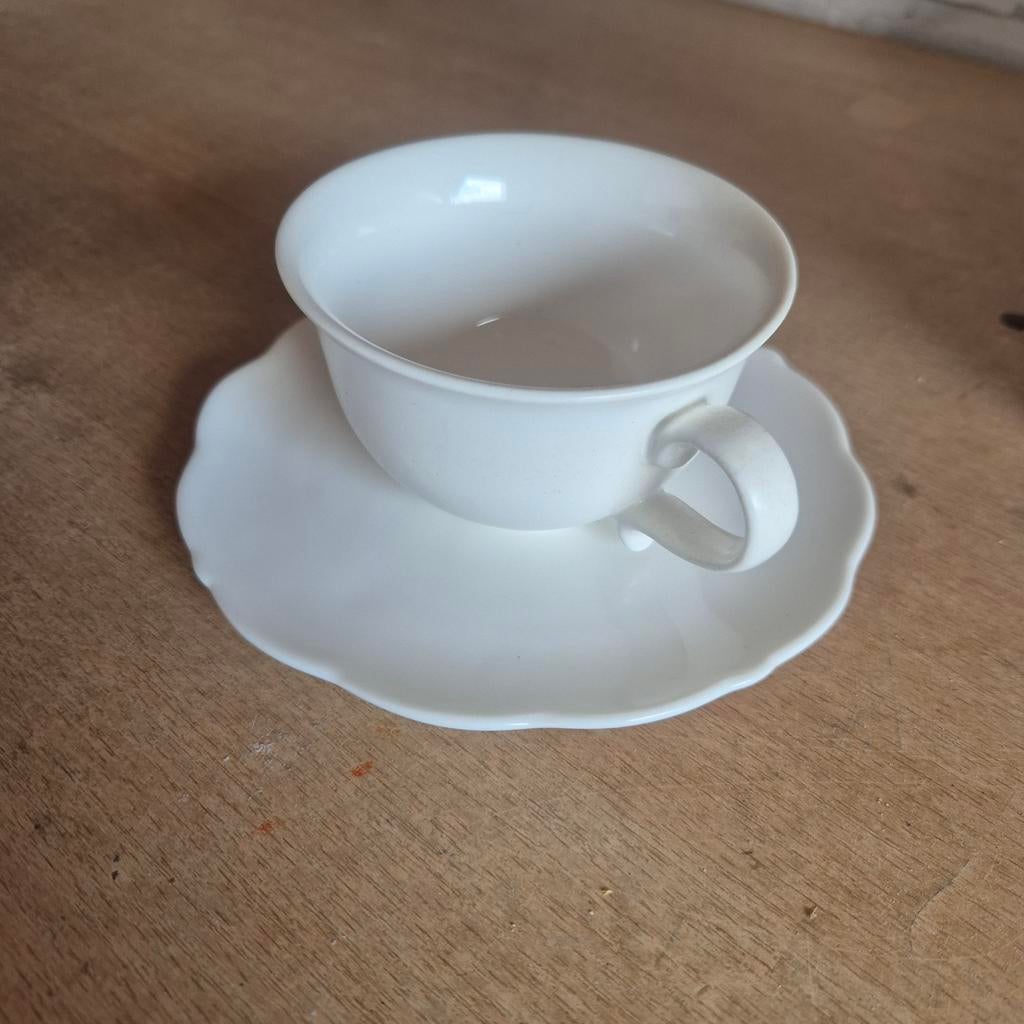 12 Maxwell Williams White Basics koffiekopjes met schotels, Huis en Inrichting, Keuken | Servies, Ophalen