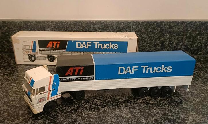 DAF 3600 SpaceCab Nr. 80, Hobby en Vrije tijd, Modelauto's | 1:50, Zo goed als nieuw, Bus of Vrachtwagen, Lion Toys, Ophalen of Verzenden