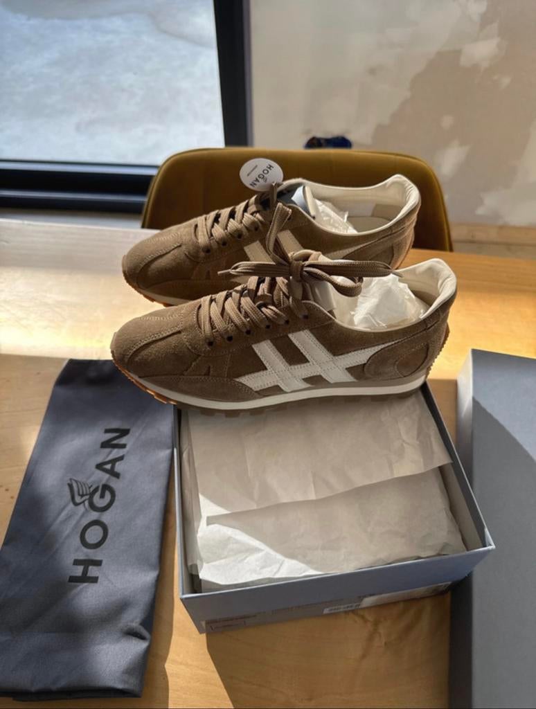 Hogan, Bruin, Nieuw, Ophalen of Verzenden, Sneakers of Gympen