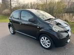 Toyota Aygo 1.0 12V Vvt-i 5DRS 2008 Zwart, Auto's, Toyota, Voorwielaandrijving, 4 stoelen, Origineel Nederlands, Bedrijf