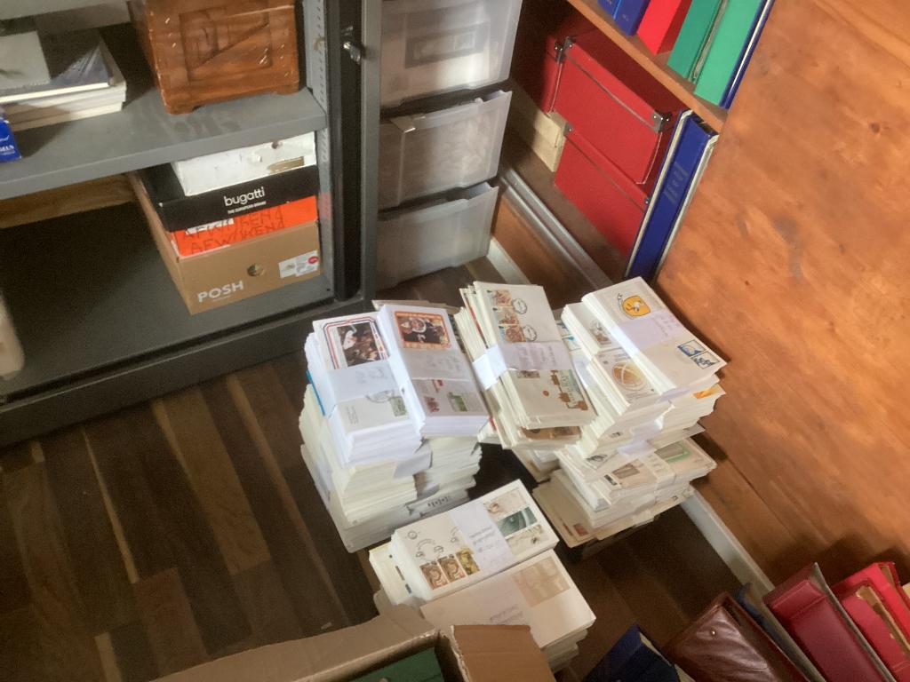 Pakken van 100 fdc onbeschreven Nederland tussen E70 eb 411, Ophalen, Onbeschreven, Nederland