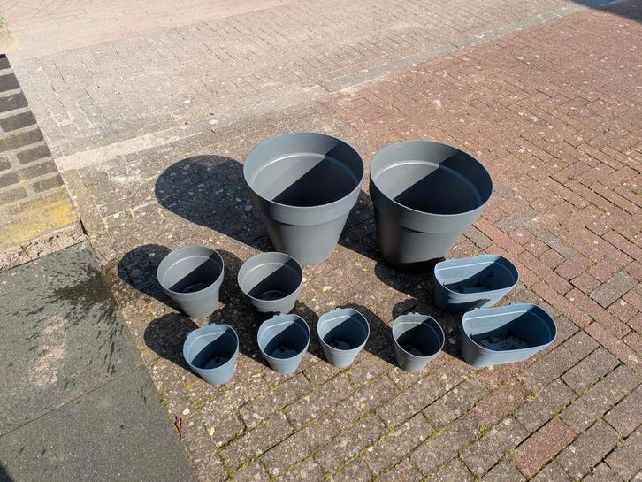 Mooie set grijze potten van het merk Elho, Tuin en Terras, Bloempotten, Zo goed als nieuw, Kunststof, Balkon, Tuin, Minder dan 40 cm