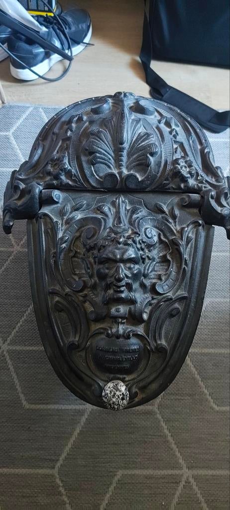 Antieke gietijzeren kolenbak met decoratieve details, Antiek en Kunst, Antiek | Woonaccessoires, Ophalen