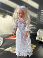 Barbie pop in witte kanten jurk, Kinderen en Baby's, Ophalen of Verzenden, Gebruikt, Barbie