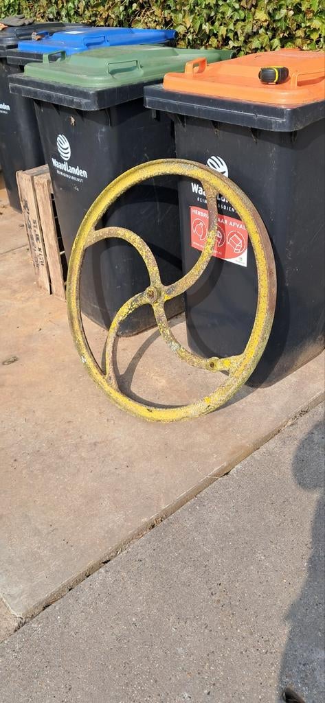 Oud vliegwiel - Decoratie of project, Ophalen
