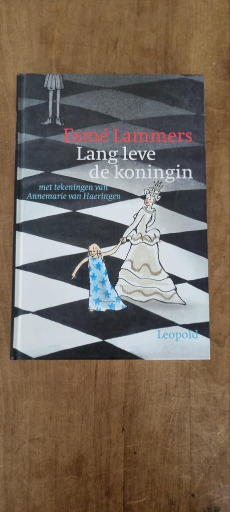 Lang leve de koningin - Esmee Lammers (kinderboek), Boeken, Ophalen of Verzenden, Zo goed als nieuw, Esmee Lammers, Sprookjes