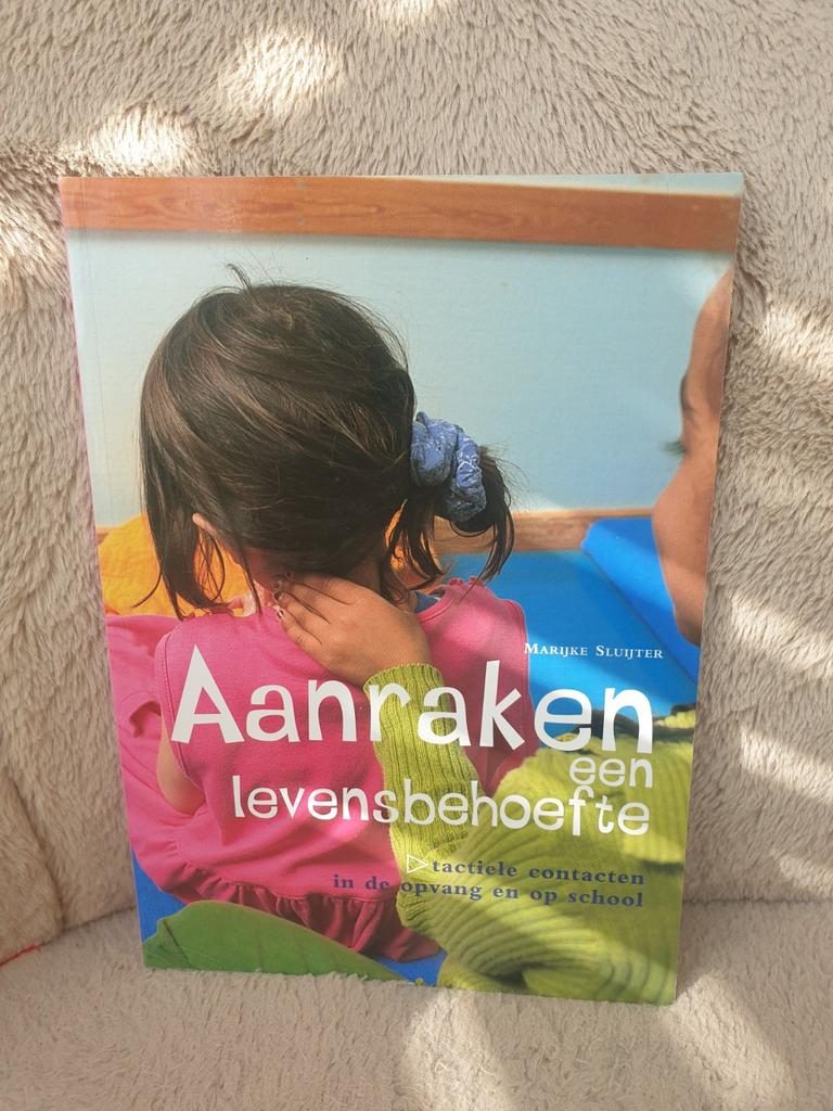 M. Sluijter - Aanraken : een levensbehoefte, Ophalen of Verzenden, Nieuw, M. Sluijter