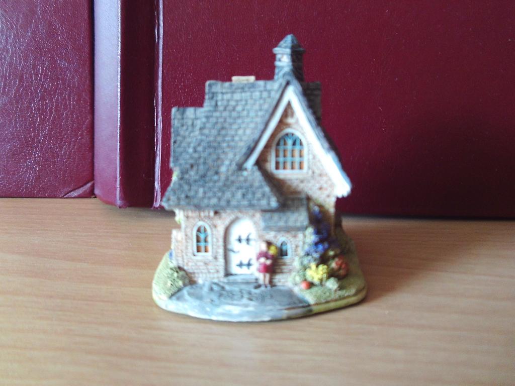 Lilliput Lane - School Friends, Verzamelen, Ophalen of Verzenden, Zo goed als nieuw, Overige typen