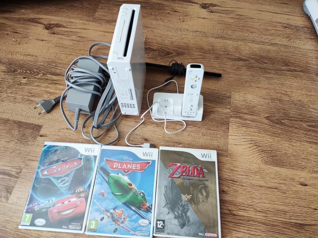 Nintendo Wii inclusief spellen en Wii remote, Spelcomputers en Games, Ophalen, Gebruikt, Met 1 controller