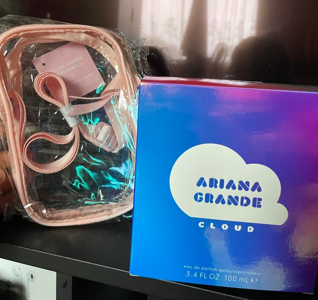 Ariana Grande merch, lege parfumfles + tasje, Ophalen of Verzenden, Zo goed als nieuw, Roze, Schoudertasje