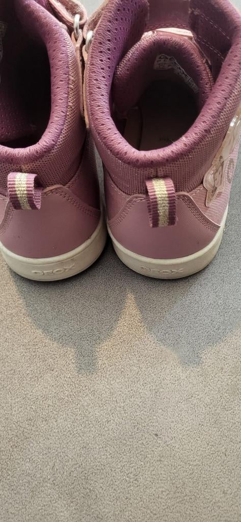Roze schoenen maat 33 met Disney prinsessen en lichtjes., Ophalen of Verzenden, Gebruikt, Meisje, Schoenen
