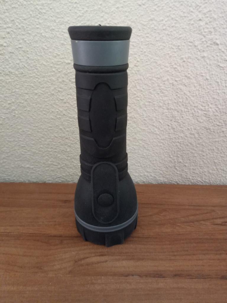 Stevige zaklamp met rubber omhulsel, Ophalen of Verzenden, Zo goed als nieuw, Batterij