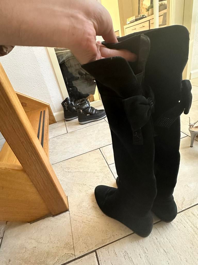 Zwarte laarzen met strik - Maat 37, Kleding | Dames, Schoenen, Ophalen of Verzenden, Gedragen, Zwart, Hoge laarzen