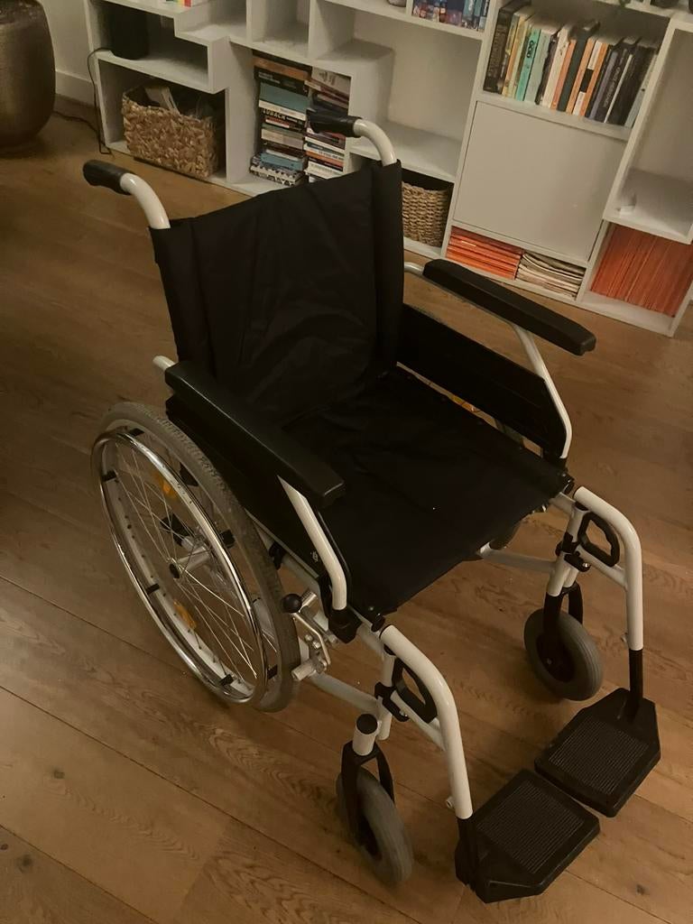 Rolstoel, inklapbaar, merk B en B, Diversen, Rolstoelen, Ophalen of Verzenden, Inklapbaar, Zo goed als nieuw, Duwrolstoel