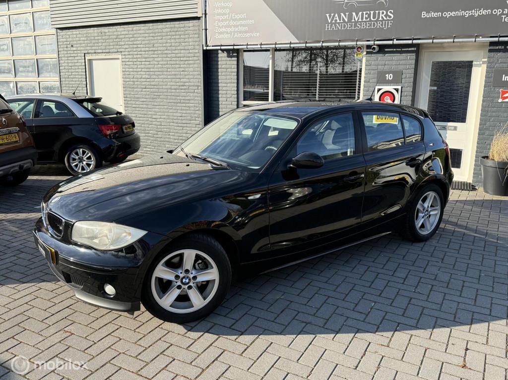 BMW 1-serie 116i High Executive, Airco, cruise, navigatie, a, Parkeersensor, Gebruikt, Zwart, 4 cilinders