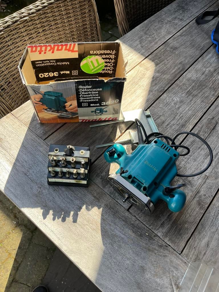 Te koop makita bovenfrees, Ophalen, Zo goed als nieuw, Elektrisch, Bovenfrees