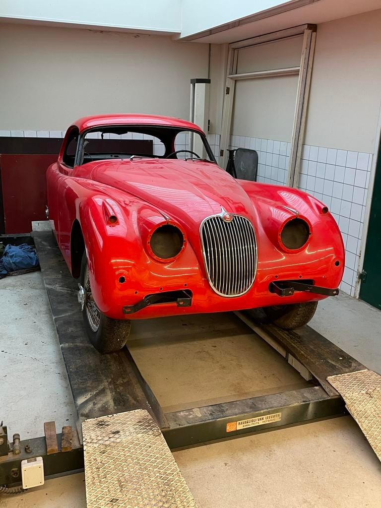 Jaguar XK150 FHC, Auto's, Oldtimers, Particulier, Jaguar, Benzine, Coupé, Handgeschakeld, Rood, Zwart, Kunstmatig leder, Achterwielaandrijving