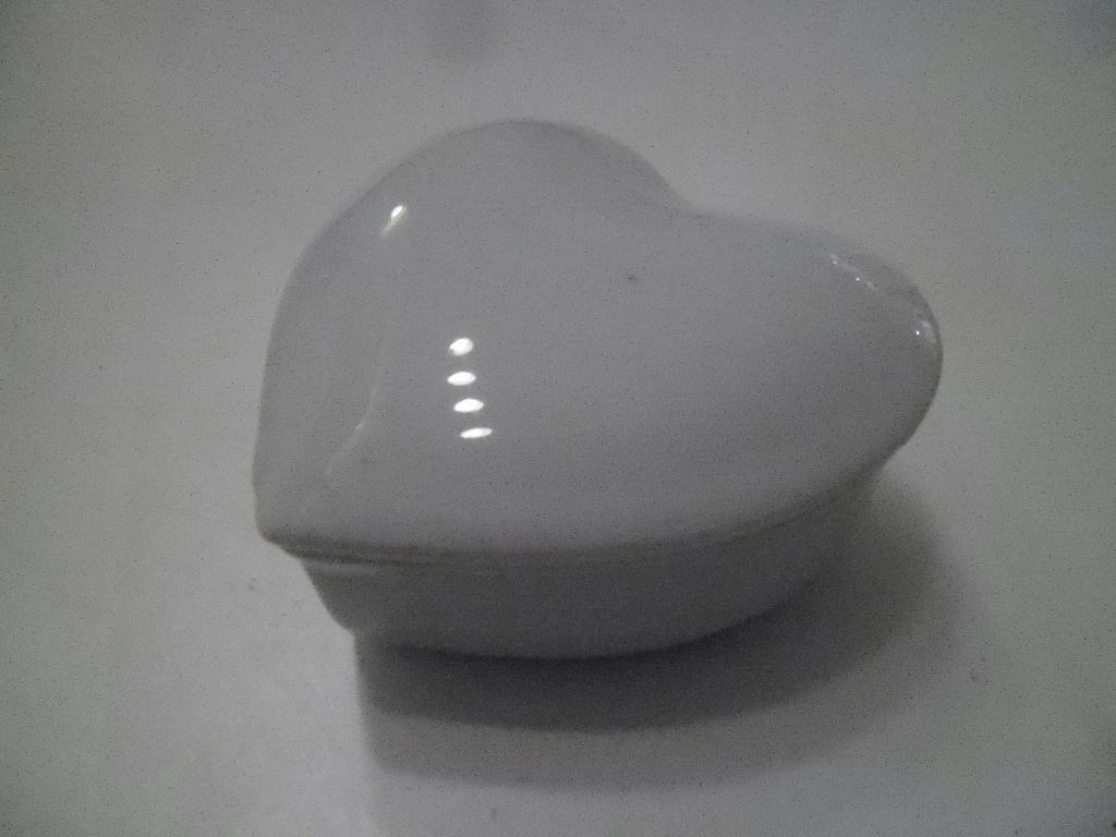 Porseleinen hartje, Antiek en Kunst, Curiosa en Brocante, Ophalen of Verzenden
