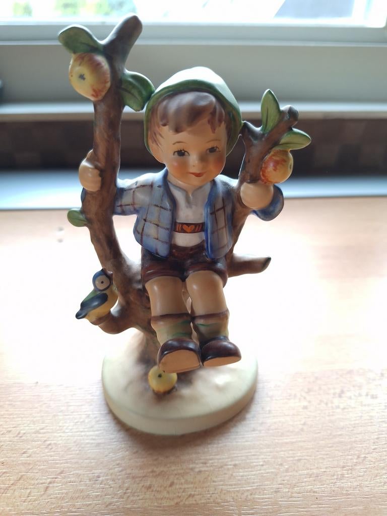Goebel M.I. Hummel Apple Tree Boy beeldje, Ophalen of Verzenden