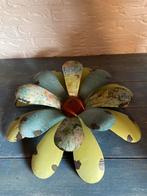 Prachtige metalen bloem wanddecoratie in natuurlijke tinten, Ophalen of Verzenden, Zo goed als nieuw