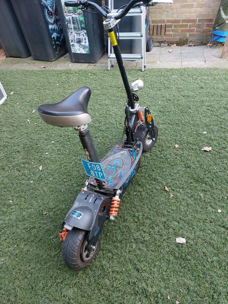 Elektrische step met reservesleutel, lader en spiegels, Ophalen, Gebruikt, Elektrische step (E-scooter), Onbekend