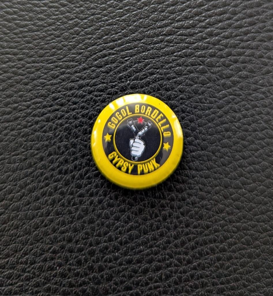 Gogol Bordello – 25 mm button – geel, Ophalen of Verzenden, Nieuw