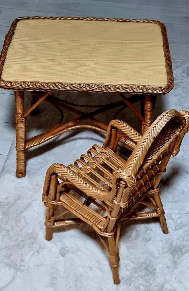 tafeltje met bijpassend stoeltje, Verzamelen, Poppenhuizen en Toebehoren, Ophalen of Verzenden, Poppenhuis