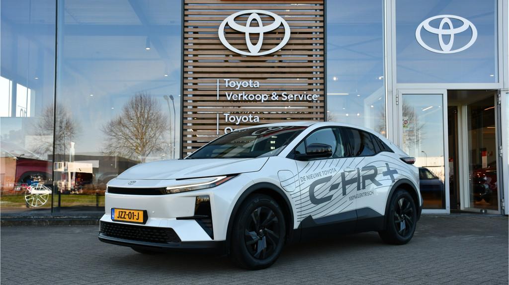 Toyota C-HR+ First Edition 77 kWh Automaat 224pk | Achterkle, Auto's, Toyota, 12 maanden, Leder en Stof, Wit, Origineel Nederlands