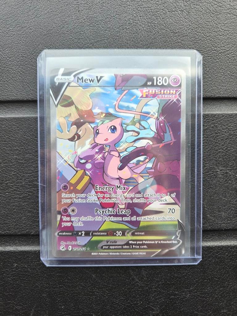 Mew V - Fusion Strike - Pokémon Kaart, Hobby en Vrije tijd, Verzamelkaartspellen | Pokémon, Ophalen, Zo goed als nieuw, Losse kaart