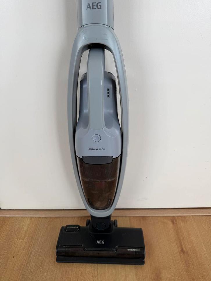 AEG steelstofzuiger, Witgoed en Apparatuur, Stofzuigers, Gebruikt, Stofzuiger, Ophalen